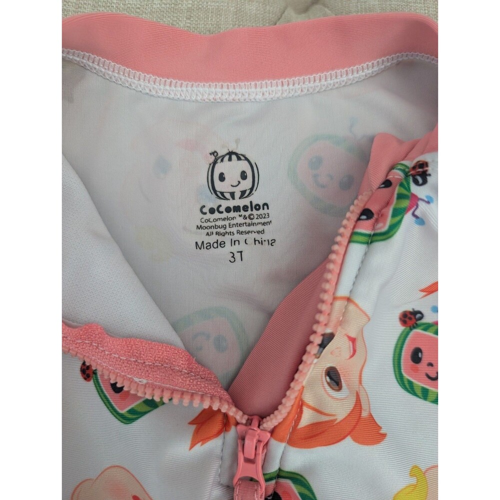 CoComelon Toddler Short Sleeve Rashguard and Swim Bottom Zipper Set Girl 3T - Picture 4 of 4
